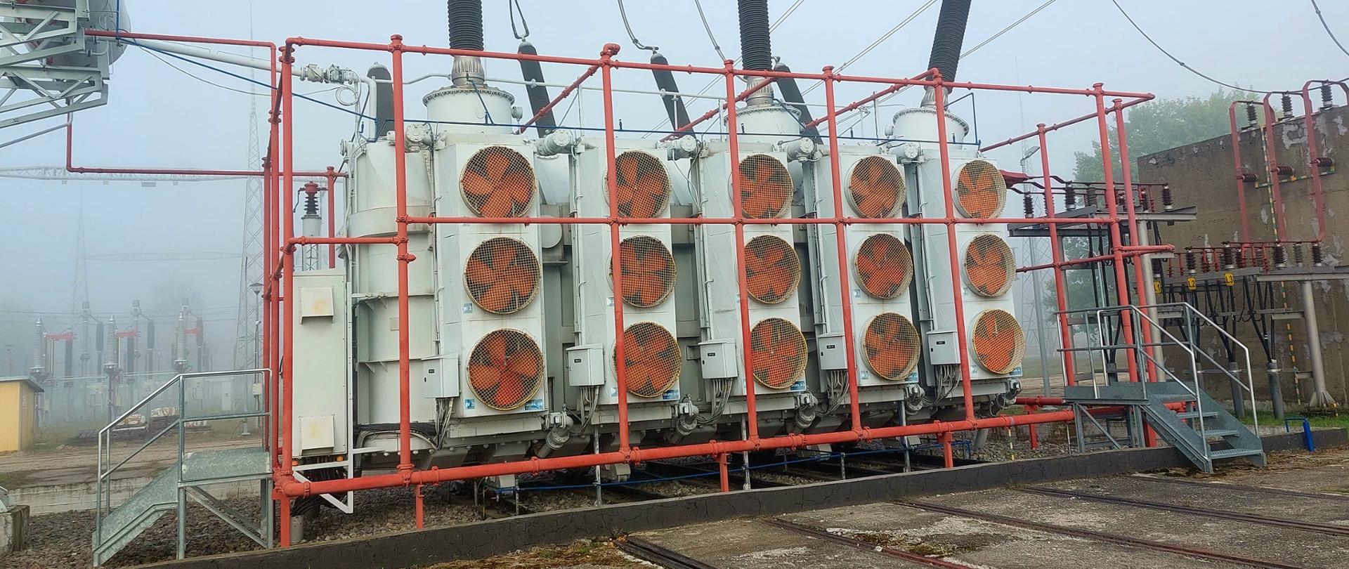 Na zdjęciu transformator na terenie zakładu polskich sieci elektroenergetycznych