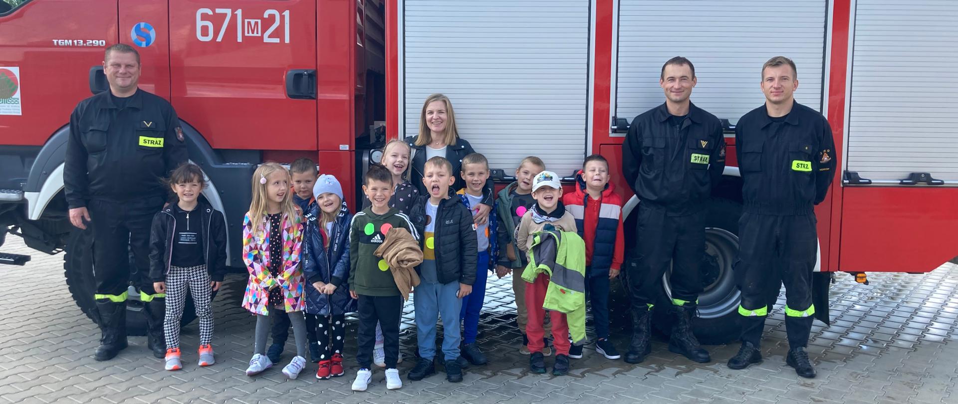 Uczniowie zerówki w KP PSP Węgrów 1z 4