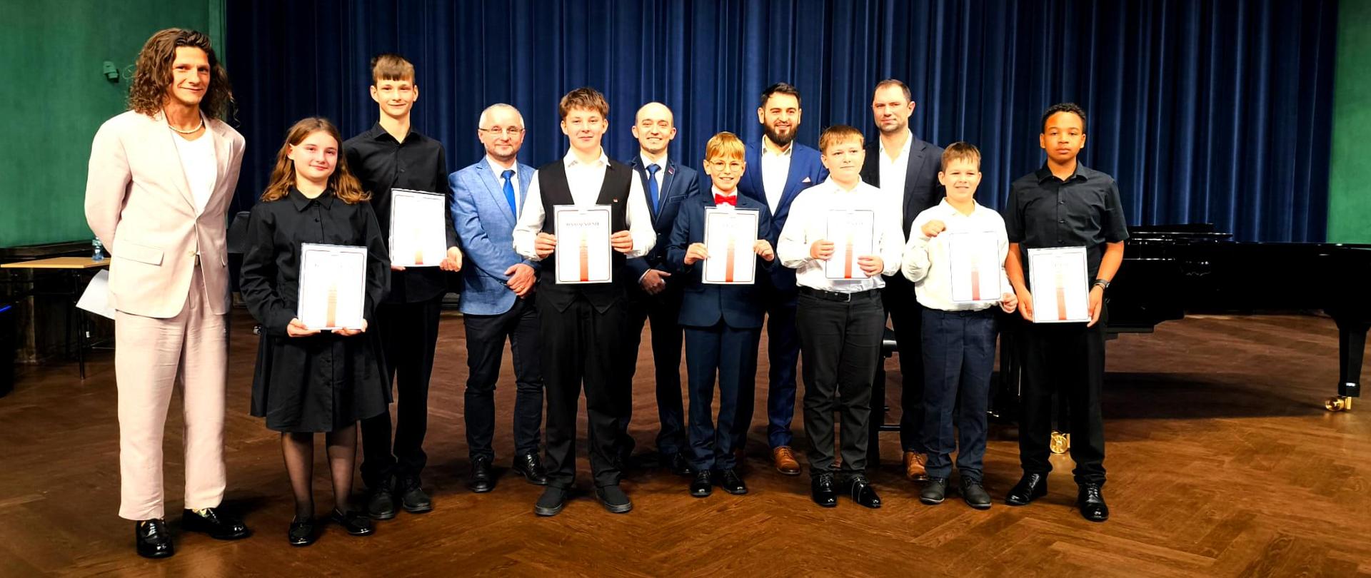 "Muzyczna Jesień" w kategorii Trąbka - na scenie jury oraz laureaci konkursu