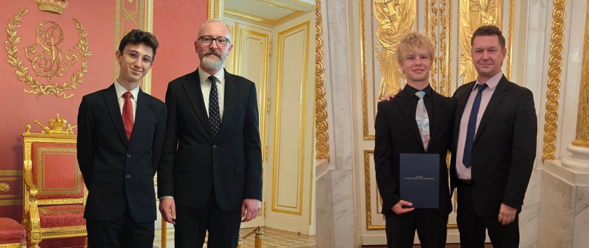 Grafika składająca się z dwóch zdjęć, na których widać dwie pary mężczyzn, ubrane elegancko w ciemne garnitury, pozujące w bogato zdobionych, wnętrzach Zamku Królewskiego w Warszawie.
Po lewej stronie znajdują się dwie osoby stojące na tle czerwonej ściany z pozłacanymi dekoracjami i herbem z literą „R”. Jeden z mężczyzn ma ciemne włosy i czerwoną krawat, drugi — siwą brodę, okulary i granatowy krawat w biały wzór.
Po prawej stronie widać również dwóch mężczyzn w garniturach, stojących w jasnym, złoto-białym wnętrzu. Młodszy z nich trzyma w rękach granatową teczkę, obaj uśmiechają się do zdjęcia.
Zdjęcie wykonane podczas uroczystości wręczenia stypendiów MKiDN.