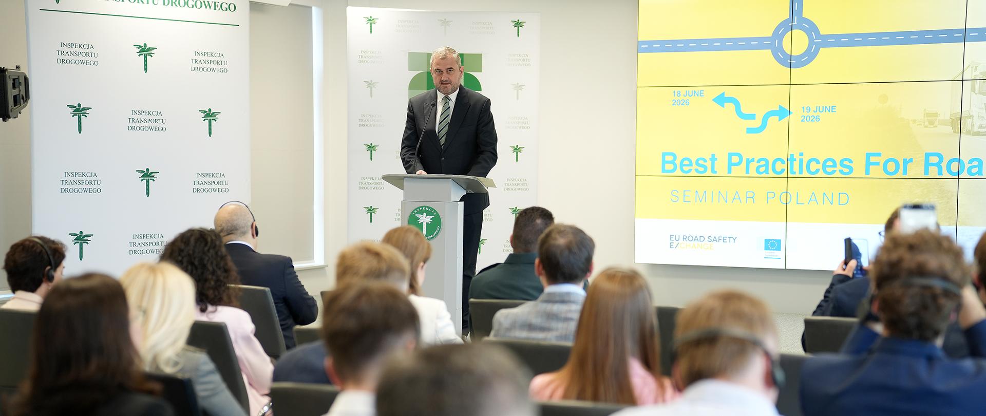Komisja Europejska: Polska unijnym liderem spadku liczby ofiar śmiertelnych wypadków drogowych. W Warszawie odbyło się europejskie seminarium o bezpieczeństwie ruchu drogowego
