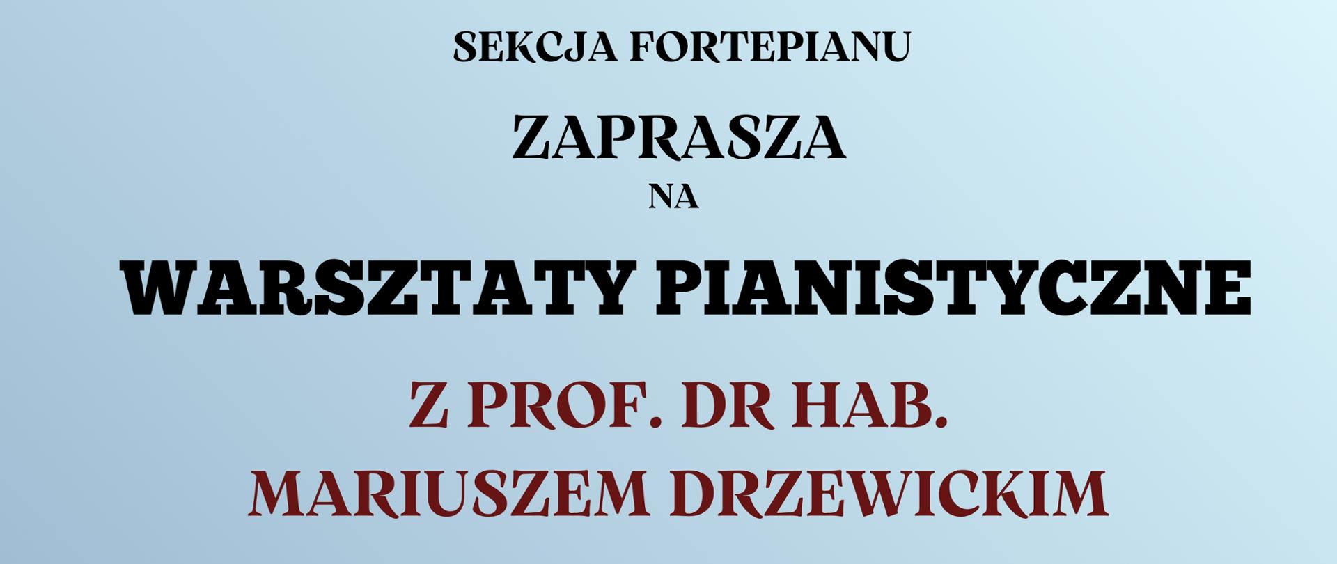 Plakat z wydarzeniem - Warsztaty Pianistyczne, które odbędą się w dniu 13 kwietnia 2026r. o godz. 10:00 i Recital Fortepianowy, który odbędzie się 13 kwietnia 2026r. o godz. 17:00 w auli ZPSM w Dębicy; tło plakatu jasny niebieski , na środku widnieje zdjęcie prowadzącego grającego na fortepianie, zdjęcie zrobione z góry