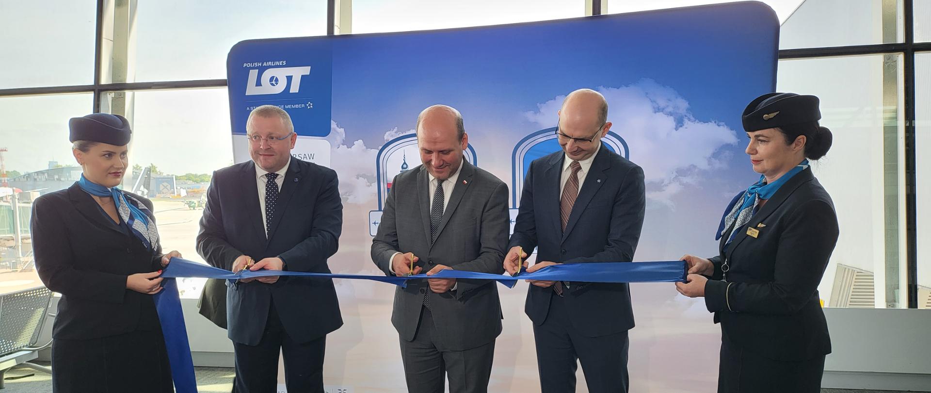 Sekretarz stanu Szymon Szynkowski vel Sęk zainaugurował bezpośrednie połączenie lotnicze na trasie Warszawa-Prisztina obsługiwane przez PLL LOT