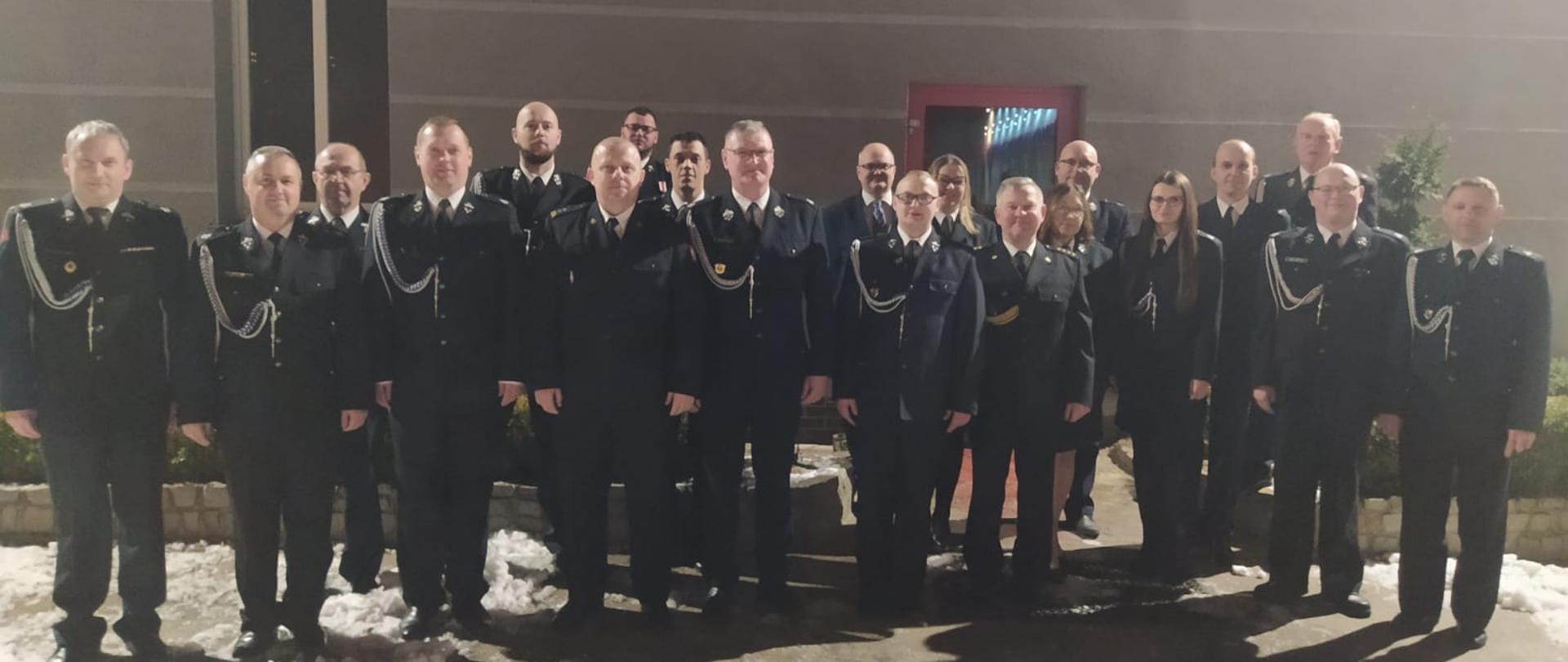 Na zdjęciu uczestnicy zebrania z Komendantem Powiatowym bryg. Jarosławem Kołakiem.