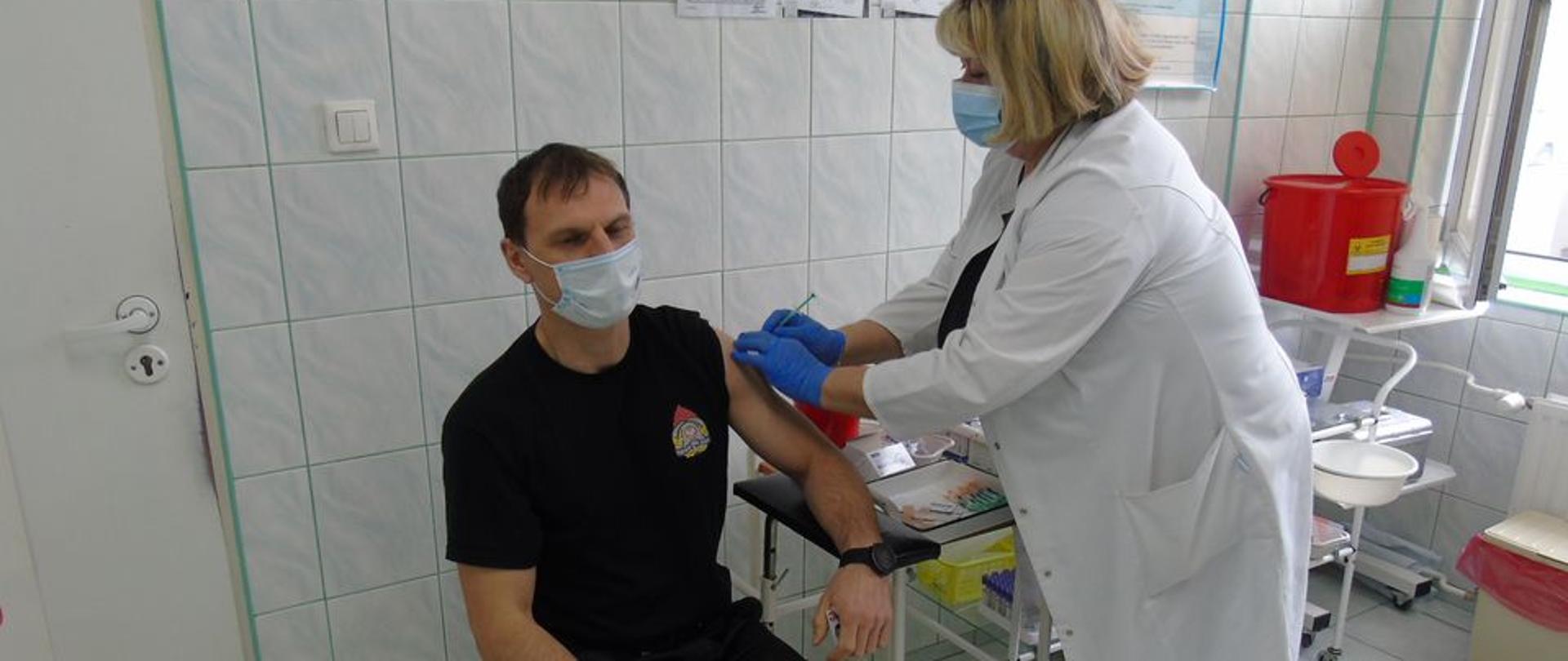 Szczepienie COVID-19