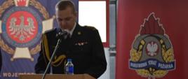 Komendant Miejski PSP w Łodzi przy mównicy