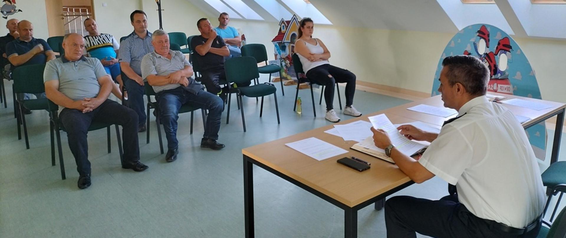 Na zdjęciu przedstawiciele OSP na spotkaniu z komendantem powiatowym Państwowej Straży Pożarnej w busku-Zdroju