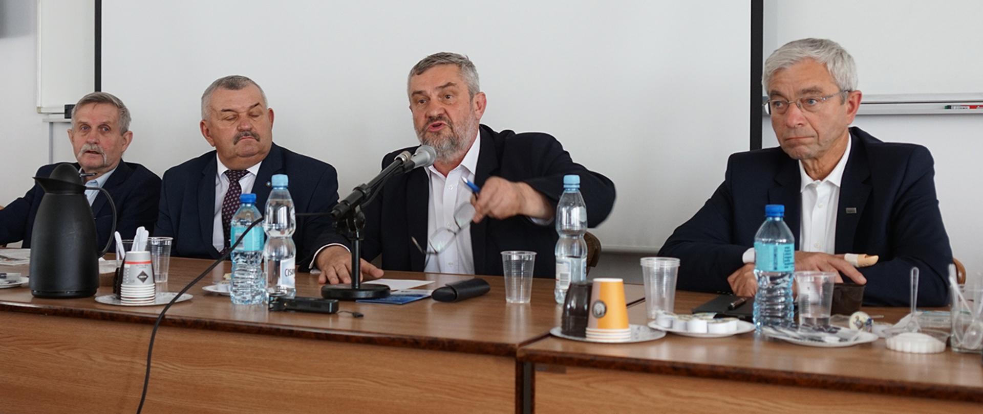 Min. J.K. Ardanowski omawia aktualna sytuację na rynku mleka