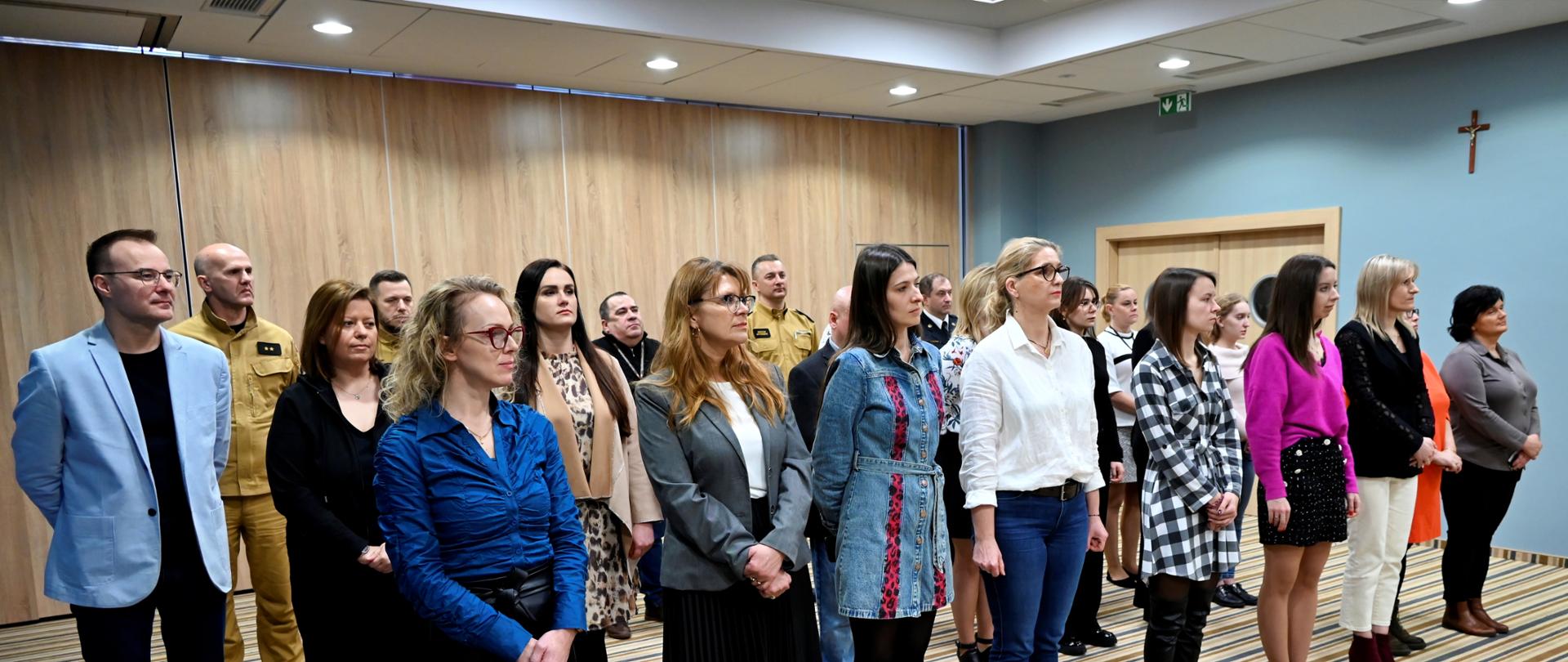 Zdjęcie przedstawia pracowników korpusu służby cywilnej KW PSP w Warszawie