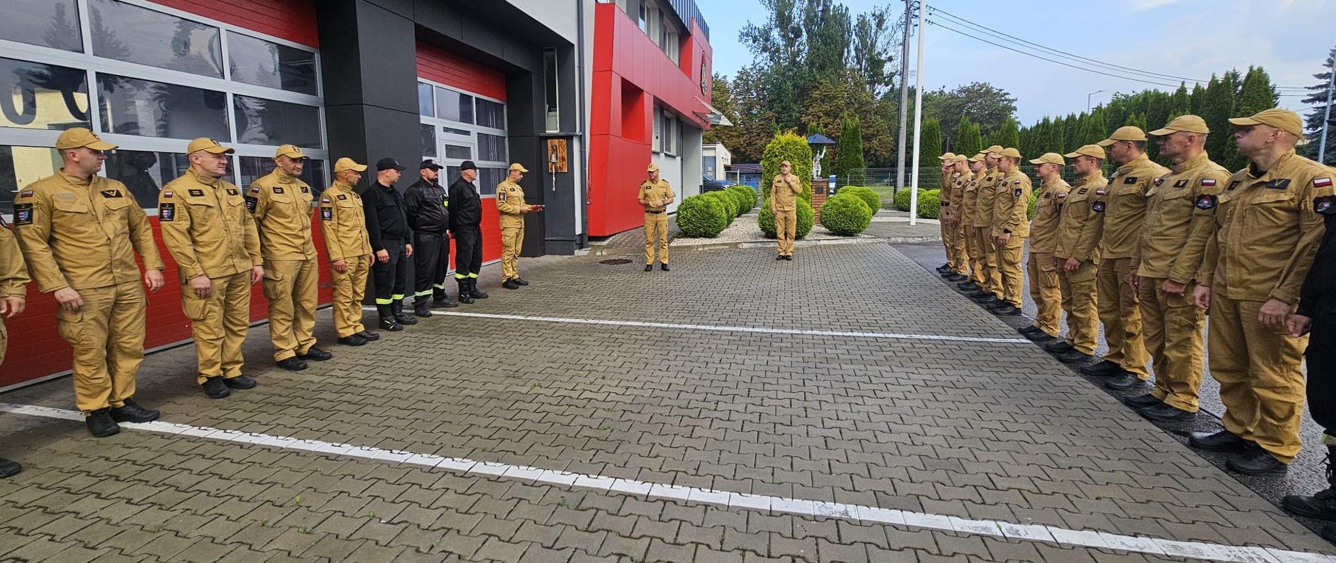 Akty mianowania na wyższe stanowiska służbowe wręczone funkcjonariuszom w KP PSP w Sandomierzu