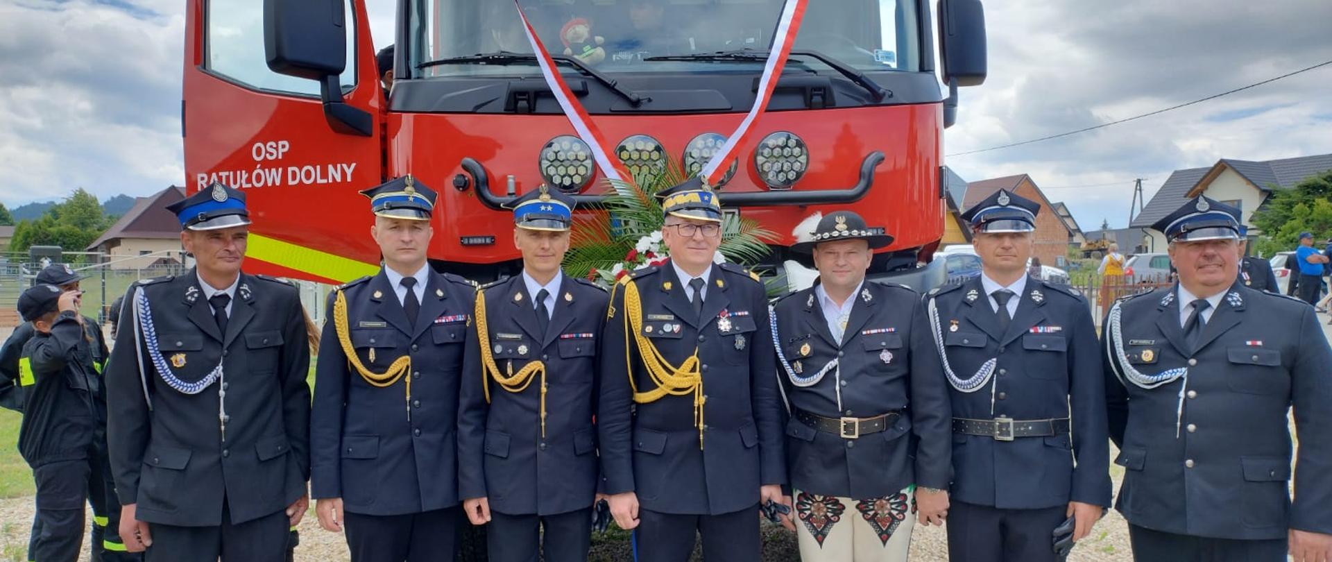 Uroczyste poświęcenie nowych samochodów OSP Ratułów Dolny