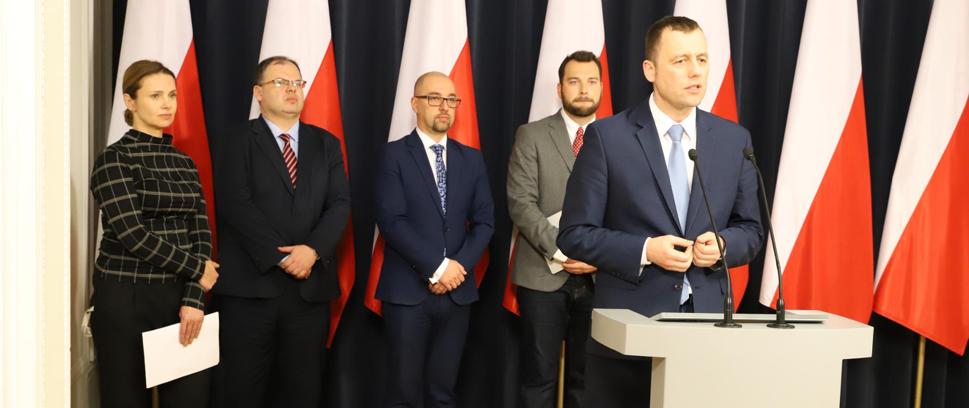 Minister Mikołaj Wild otwiera konferencję nt. dronów