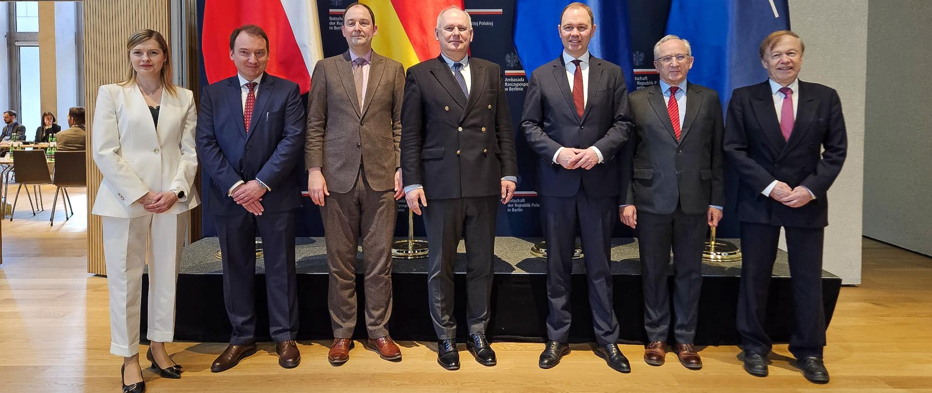 5 marca 2026 roku w Berlinie Sekretarz Stanu w MON Paweł Zalewski oraz Sekretarz Stanu w Federalnym Ministerstwie Obrony Nils Hilmer wspólnie otworzyli polsko – niemieckie forum ekspertów. Forum odbywa się w siedzibie Ambasady RP przy Unter den Linden, a spotkali się przedstawiciele polskich i niemieckich ośrodków analitycznych, w tym Polskiego Instytutu Spraw Międzynarodowych, Ośrodka Studiów Wschodnich, Akademickiego Centrum Analiz Strategicznych, Polskiej Akademii Nauk, Deutsche Gesellschaft für Auswärtige Politik.