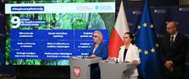 Na zdjęciu od lewej: Ministra klimatu i środowiska Paulina Hennig-Kloska, wiceministra Urszula Zielińska i zastępca prezesa zarządu NFOŚiGW Robert Gajda podczas konferencji prasowej nt. pakietu 9 działań wzmacniających bezpieczeństwo klimatyczne Polski, która odbyła się 24 czerwca 2026 r. w Warszawie
