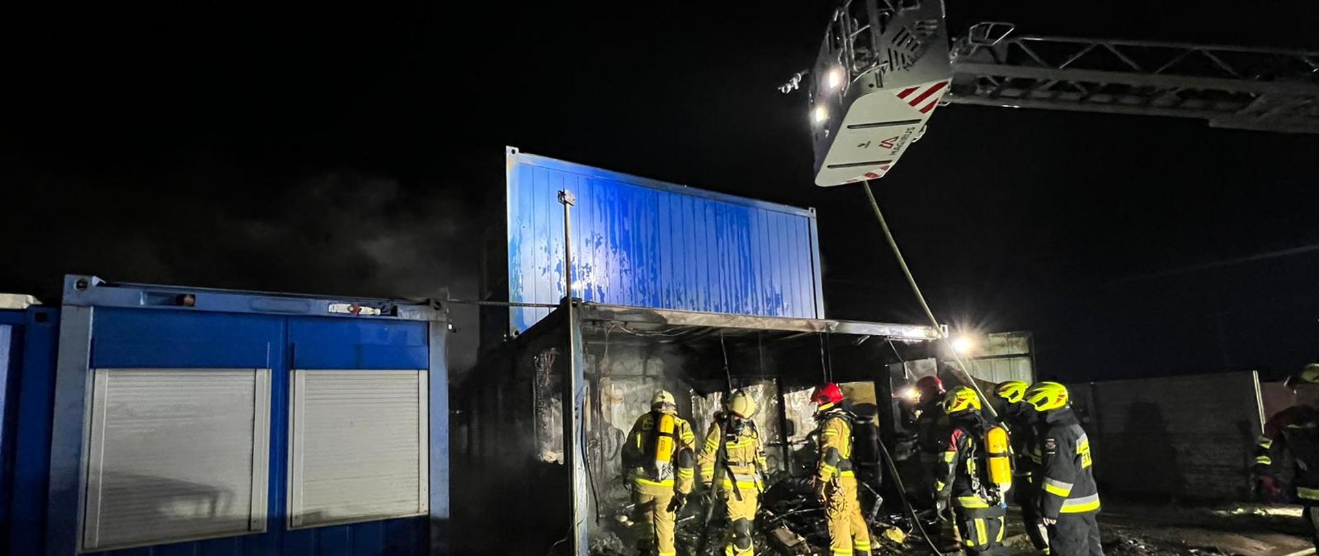 DZIAŁANIA GAŚNICZE STRAŻAKÓW