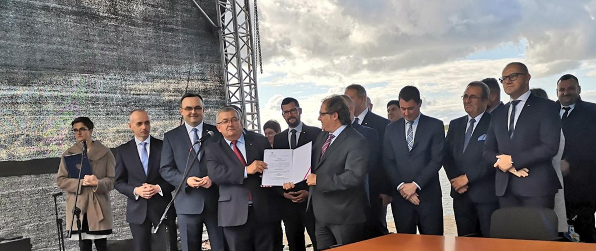 Wojewoda zachodniopomorski wydał decyzję o Zezwoleniu na Realizację Inwestycji Drogowej (ZRID) dla budowy tunelu łączącego wyspy Uznam i Wolin w Świnoujściu.