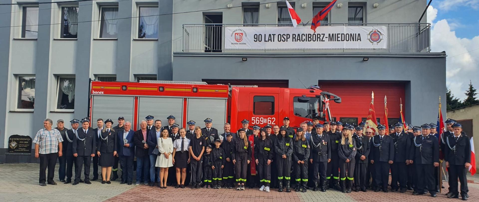 Przekazanie samochodu OSP Racibórz Miedonia