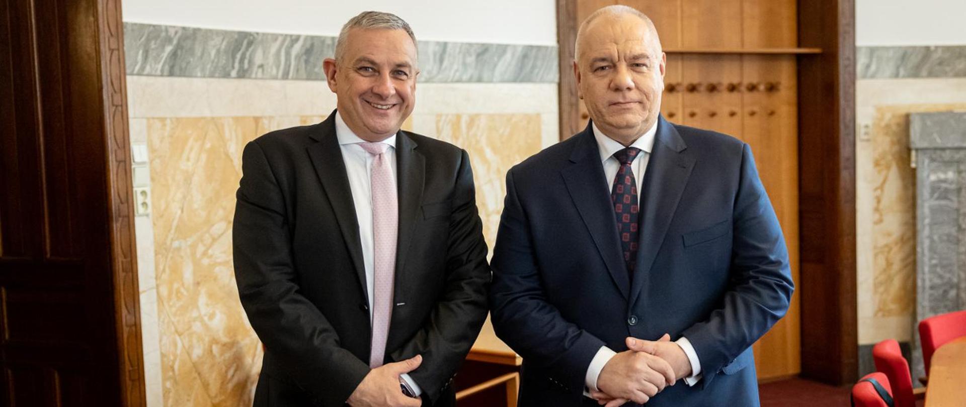 Setkání místopředsedy vlády Jacka Sasina a generálního ředitele PKN Orlen Daniela Obajtka s ministrem průmyslu a obchodu ČR Jozefem Síkelou