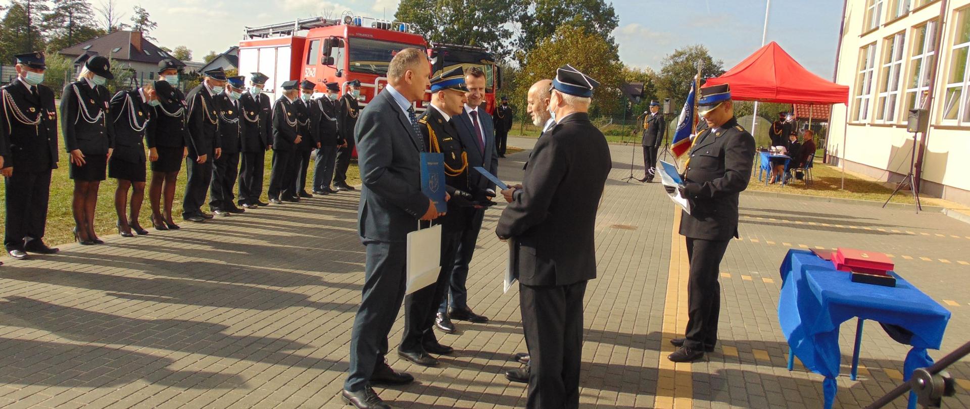 Uroczystość przekazania samochodów ratowniczo-gaśniczych dla JRG KP PSP Mława oraz OSP Szreńsk