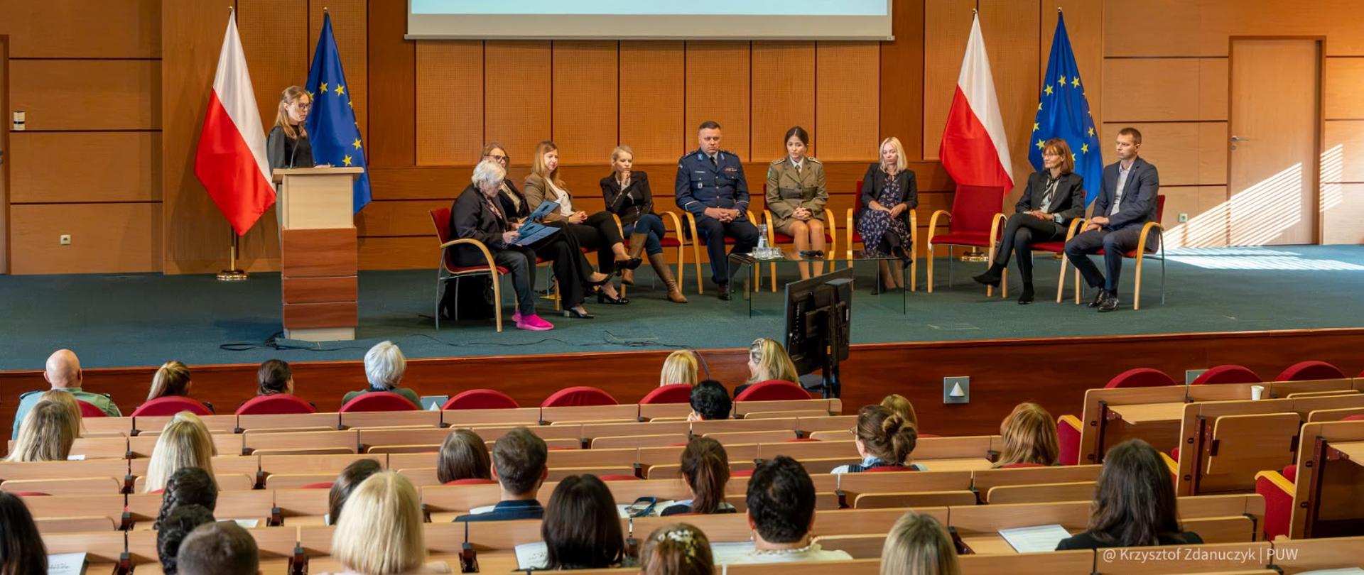 Konferencja "Cena ludzkiego życia. Rola pracownika socjalnego w przerwaniu łańcucha współczesnego niewolnictwa"