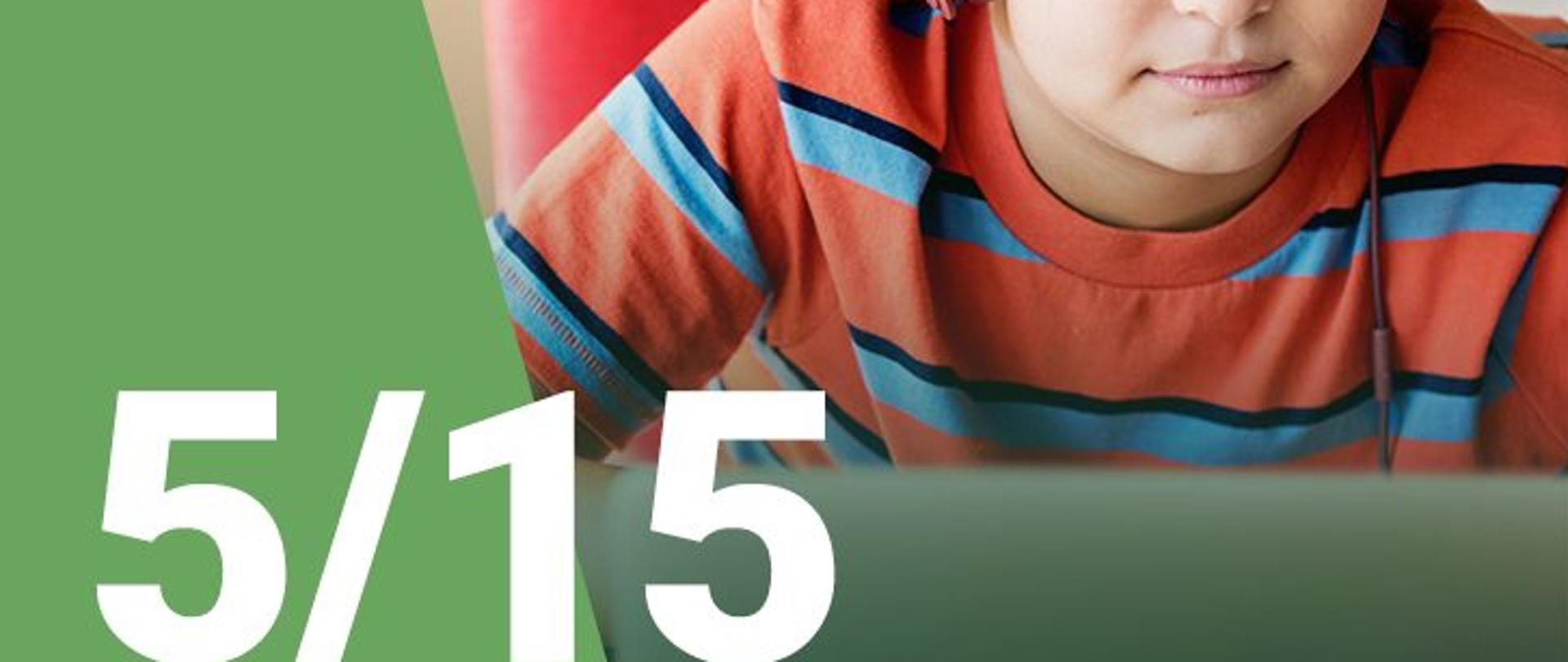 Na zdjęciu widzimy chłopca w słuchawkach. W lewym dolnym rogu jest podana numeracja scenariusza (5/15)