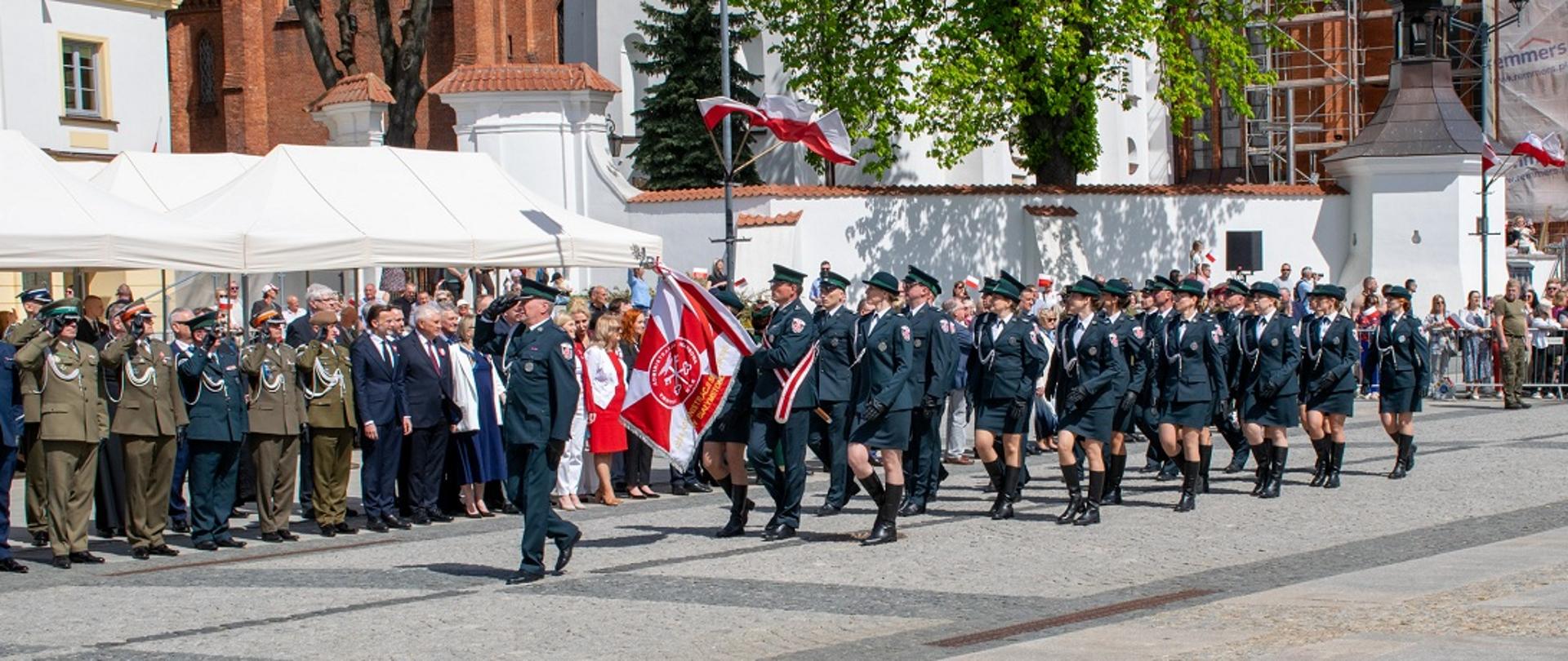 Kompania honorowa podlaskiej KAS podczas wojewódzkich obchodów 235. rocznicy uchwalenia Konstytucji 3 Maja
