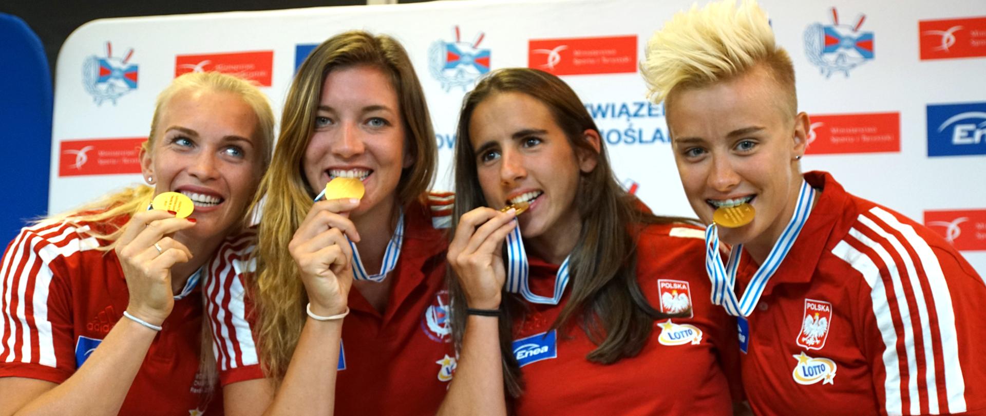 Medalistki MŚ w Wioślarstwie w Płowdw 2018 _ medalistki prezentują zdobyte medale