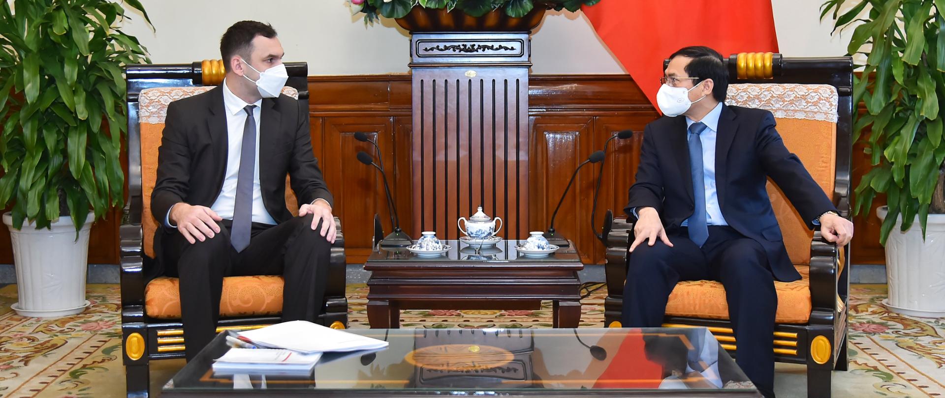 Spotkanie Chargé d'affaires ad interim Polski w Wietnamie Macieja Duszyńskiego z Ministrem Spraw Zagranicznych Wietnamu Bùi Thanh Sơnem / Cuộc gặp gỡ giữa Đại biện lâm thời Ba Lan tại Việt Nam Maciej Duszyński với Bộ trưởng Ngoại giao Việt Nam Bùi Thanh Sơn