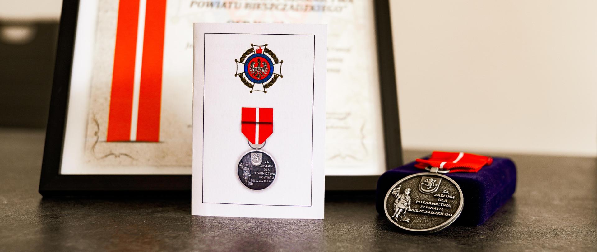 Odznaka "Za zasługi dla pożarnictwa powiatu bieszczadzkiego"