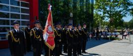 Poczet flagowy z nowym sztandarem KM PSP Tychy