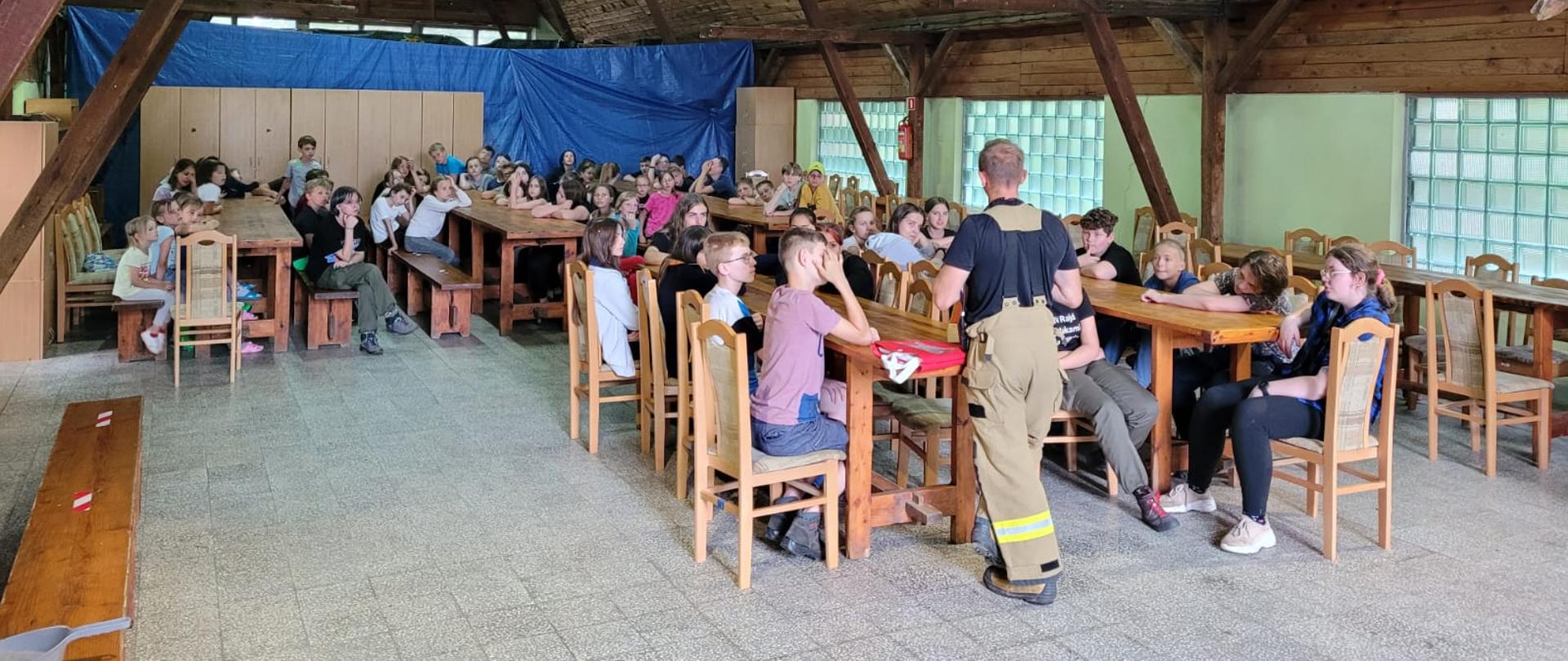 Prelekcja strażaków PSP podczas obozu Harcerskiego