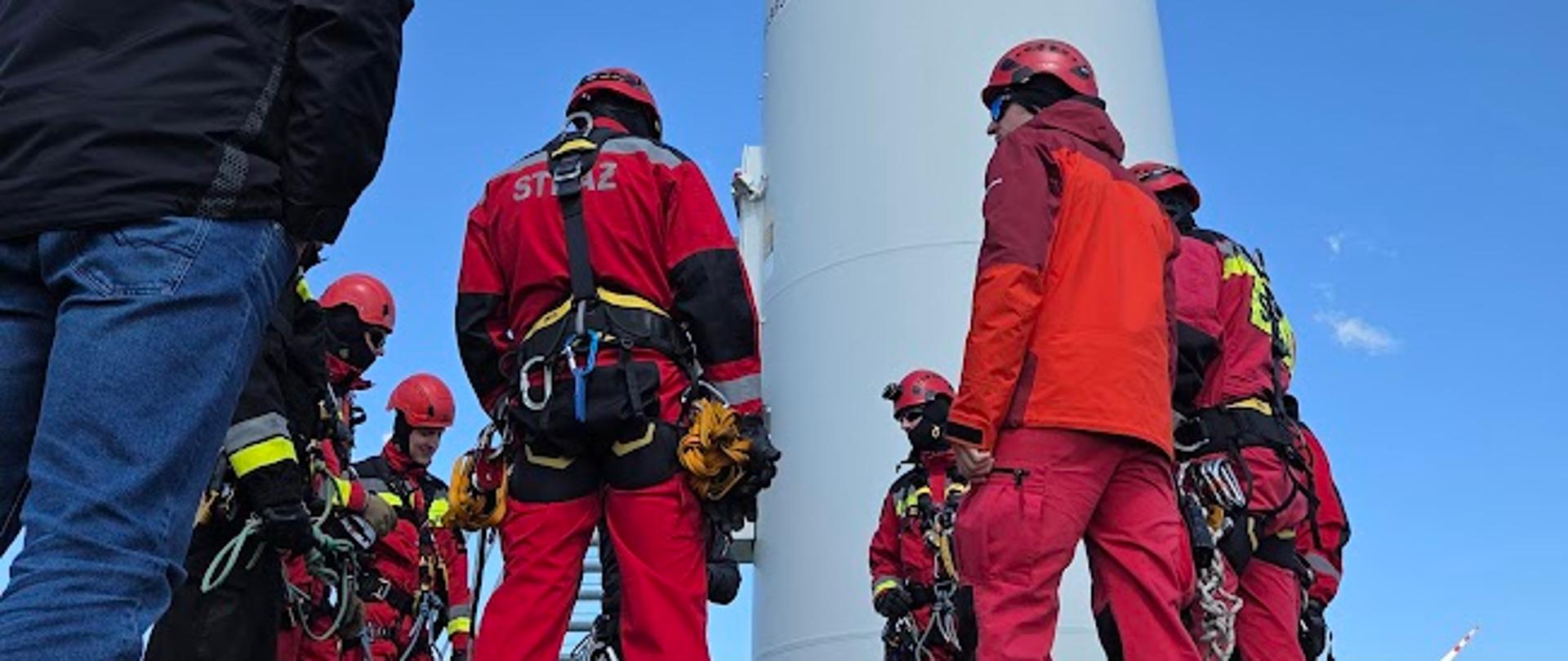 Szkolenie funkcjonariuszy PSP w zakresie bezpieczeństwa działań ratowniczo-gaśniczych prowadzonych na farmach wiatrowych - KP PSP Bielsk Podlaski, 21.04.2026 r.
