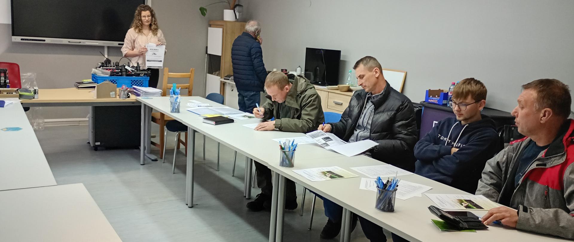 Uczestnicy podczas szkolenia w sali wykładowej