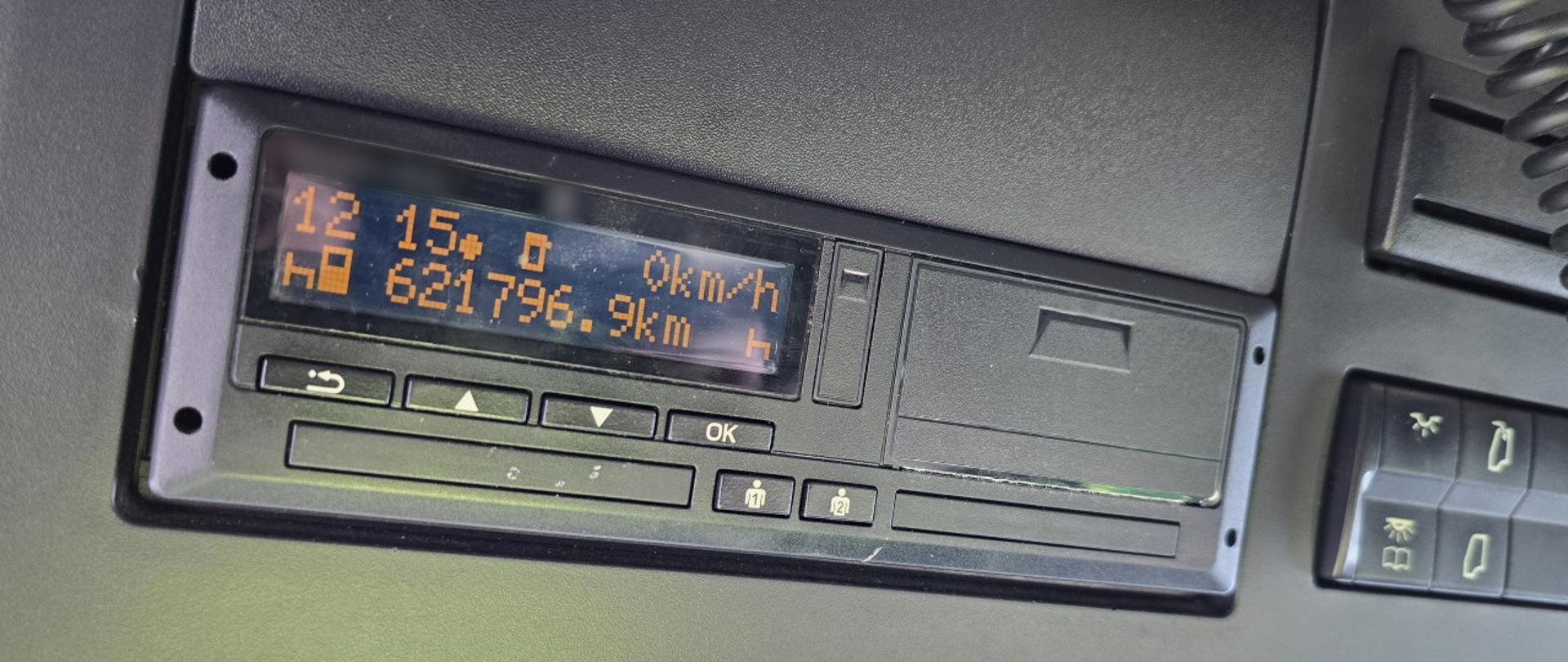 W litewskim samochodzie ciężarowym, którym wykonywano międzynarodowy transport drogowy rzeczy, był zamontowany tachograf inteligentny pierwszej generacji. Zgodnie z przepisami Pakietu Mobilności pojazd powinien być wyposażony w urządzenie rejestrujące drugiej generacji.