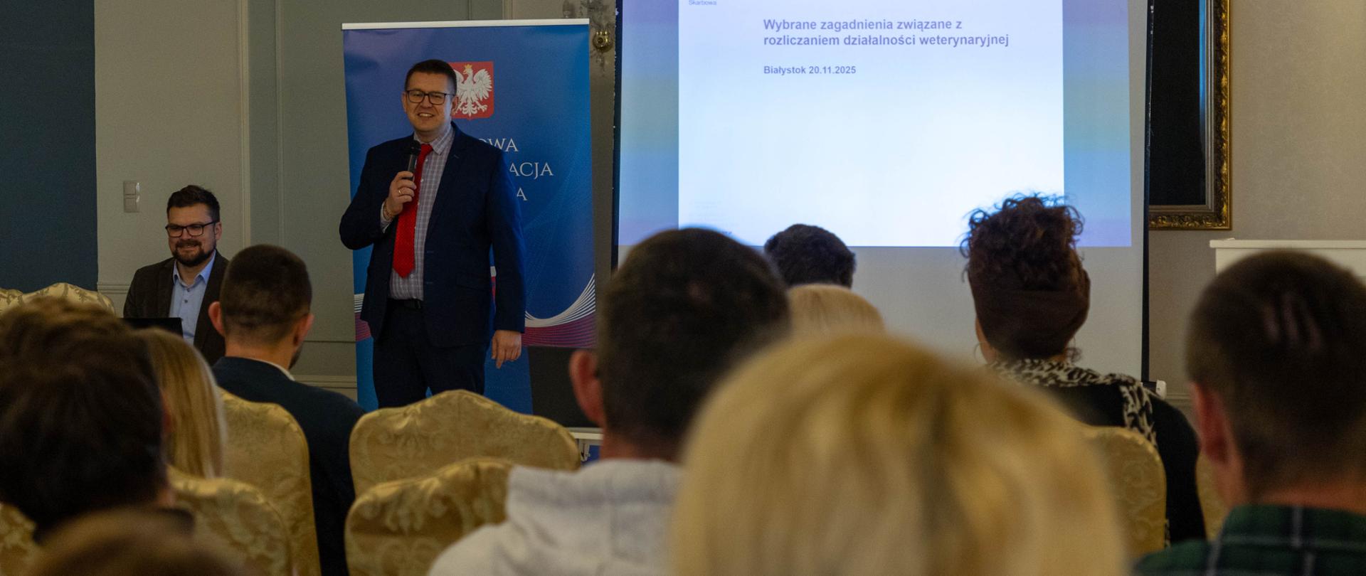 Zastępca Dyrektora IAS w Białymstoku Piotr Jurczuk przemawia do zebranych