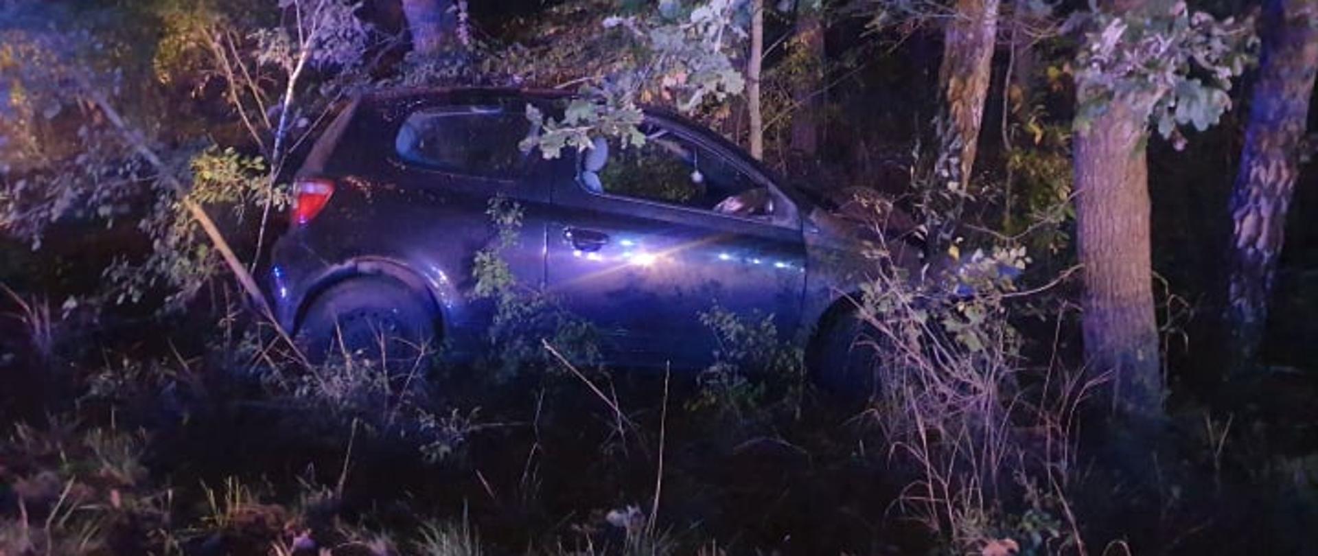 Wypadek samochodu osobowego marki Toyota Yaris w Kowanówku.