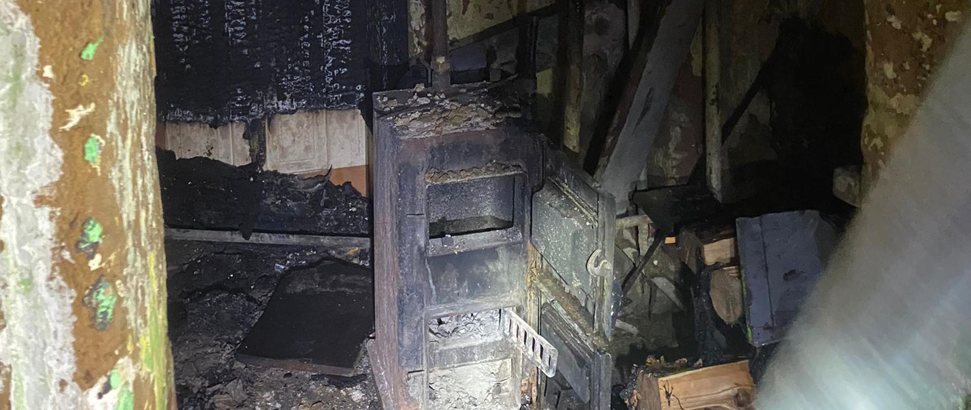 Wnętrze spalonej kotłowni.