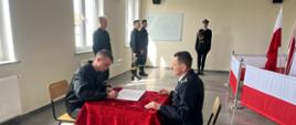 Złożenie ślubowania przez nowo przyjętych funkcjonariuszy Komendy Powiatowej PSP w Kędzierzynie-Koźlu. 