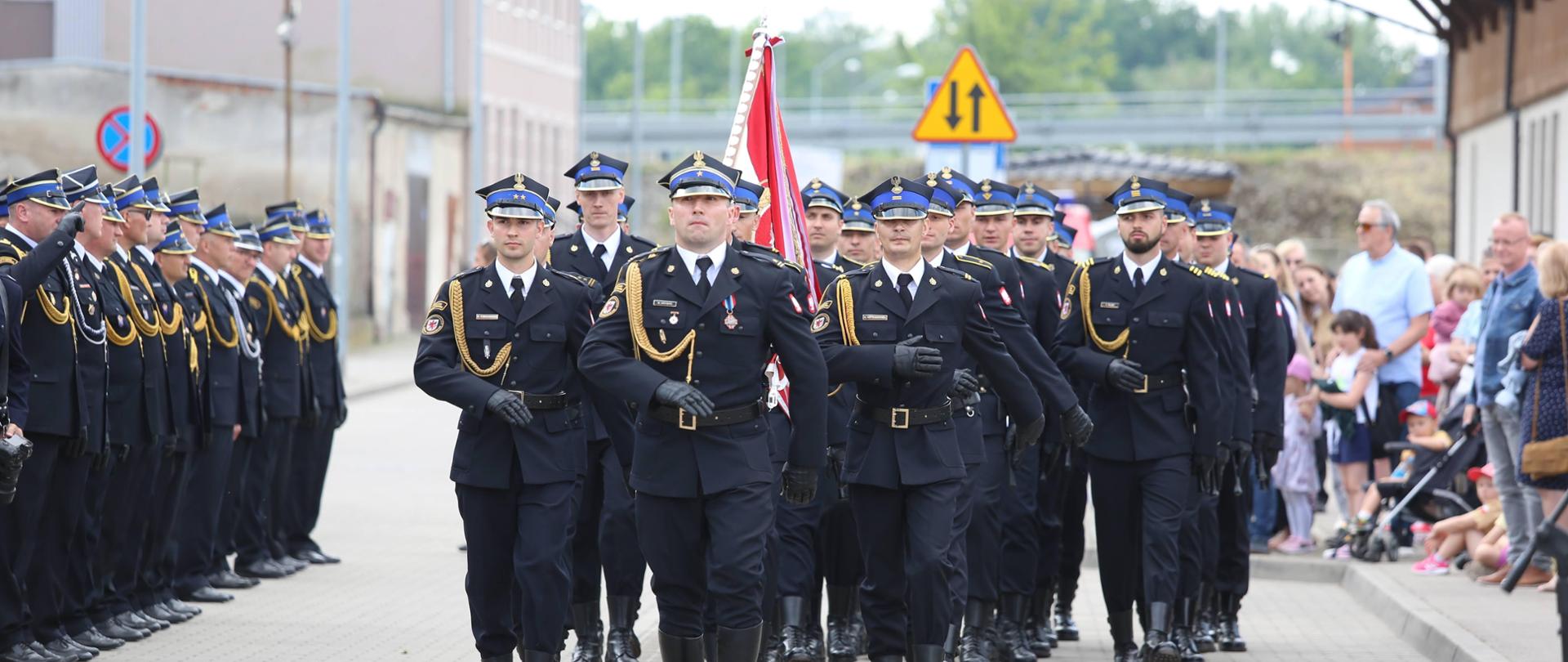Zdjęcie przedstawia Zachodniopomorską Kompanię Honorową Państwowej Straży Pożarnej