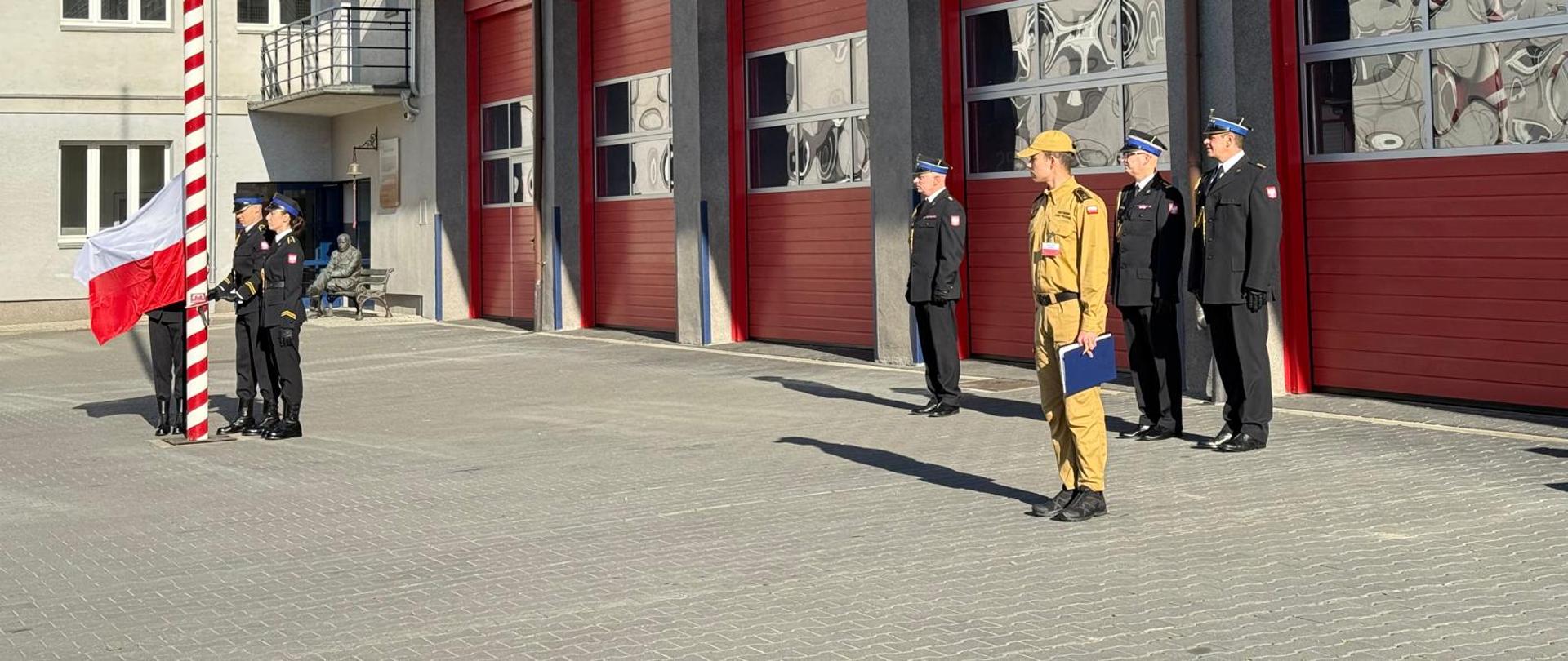 Święto Flagi Rzeczypospolitej Polskiej w Szkole Aspirantów PSP w Poznaniu