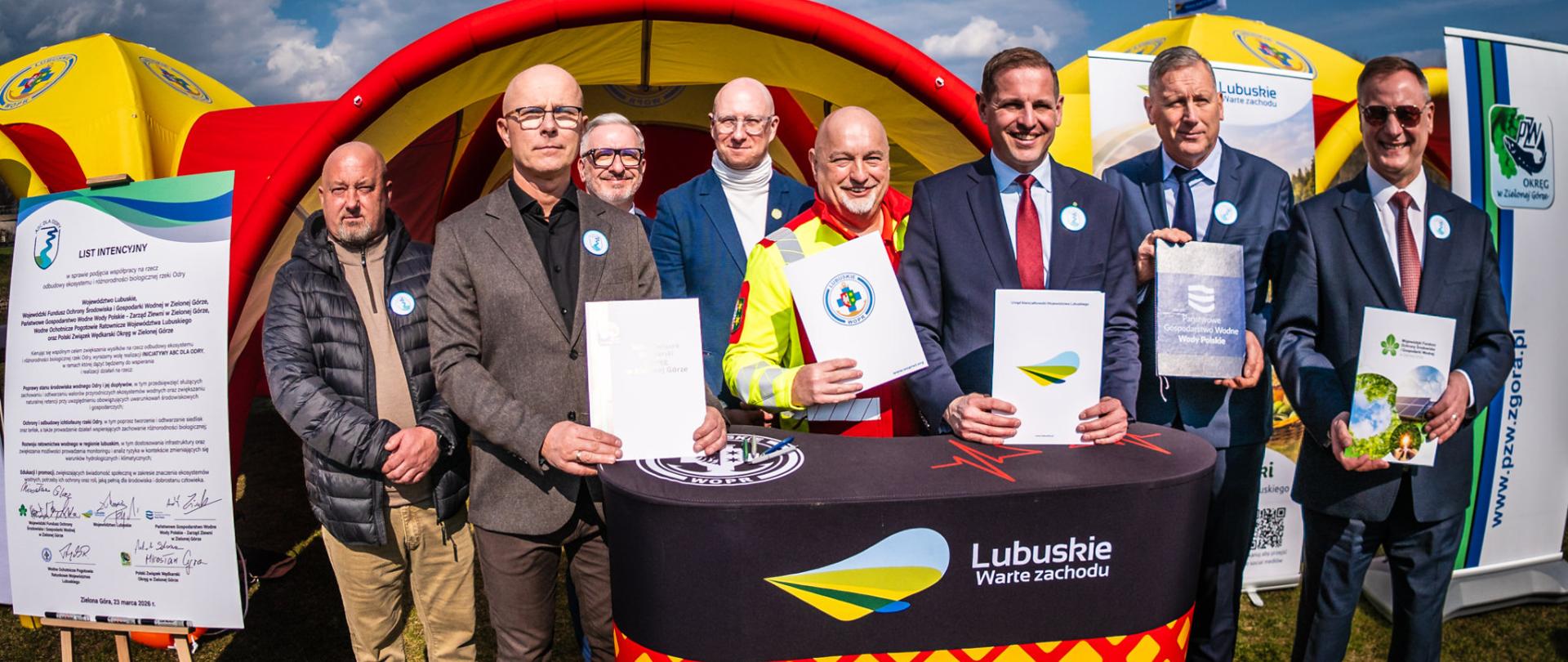 List intencyjny w sprawie współpracy na rzecz odbudowy ekosystemu i różnorodności biologicznej rzeki Odry. Fot. Lubuskie Centrum Informacyjne.