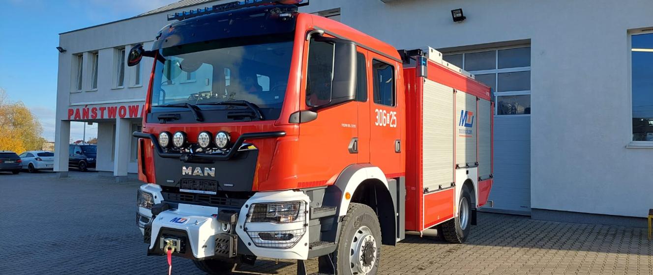Nowy cieżki samochód ratowniczo-gaśniczy dla JRG 6 - Komenda Miejska ...