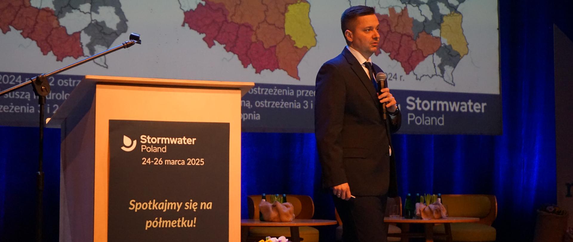 Wystąpienie Wiceprezesa Wód Polskich Mateusza Balcerowicza podczas konferencji Stormwater Poland 2025, fot. Wody Polskie