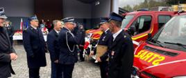 Uroczysty apel z okazji przekazania samochodów dla jednostek Ochotniczych Straży Pożarnych z terenu gminy Bejsce 