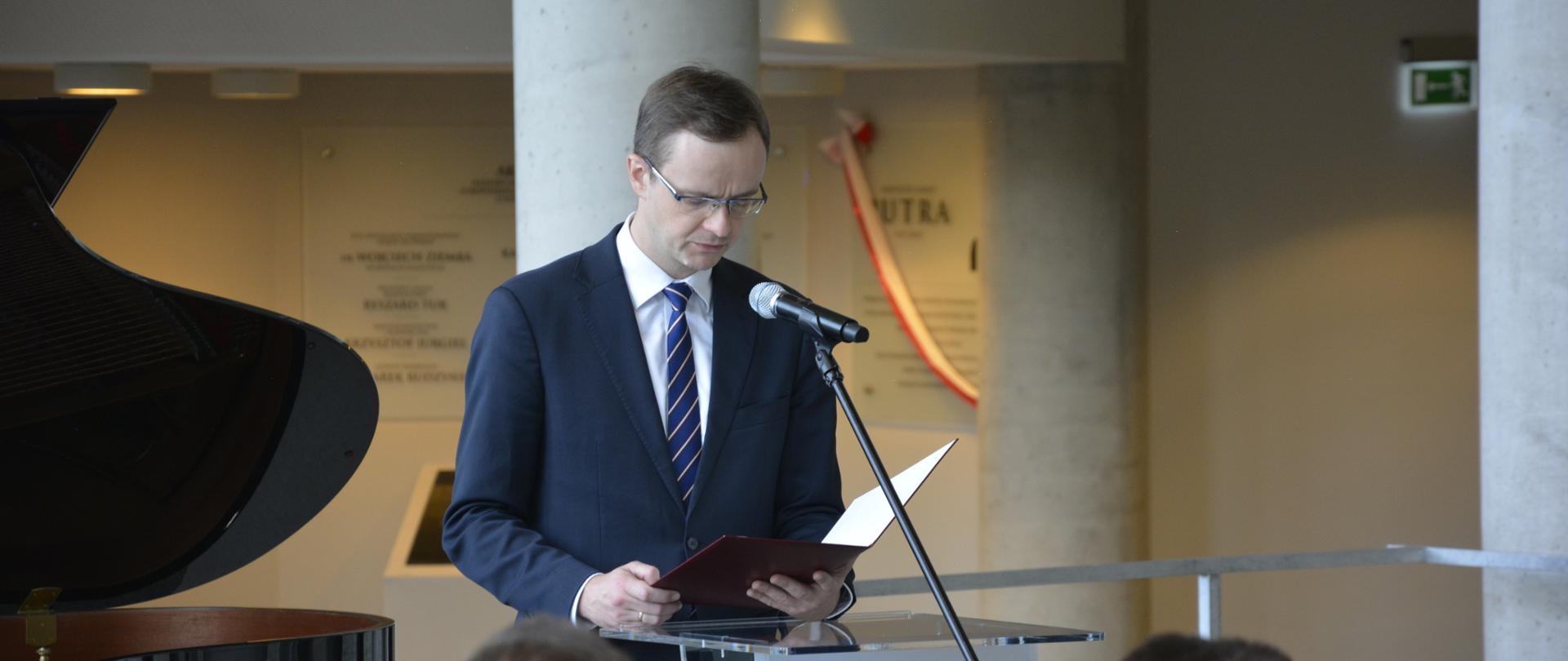 Odsłonięto tablice upamiętniające osoby zasłużone w powstanie Opery i Filharmonii Podlaskiej