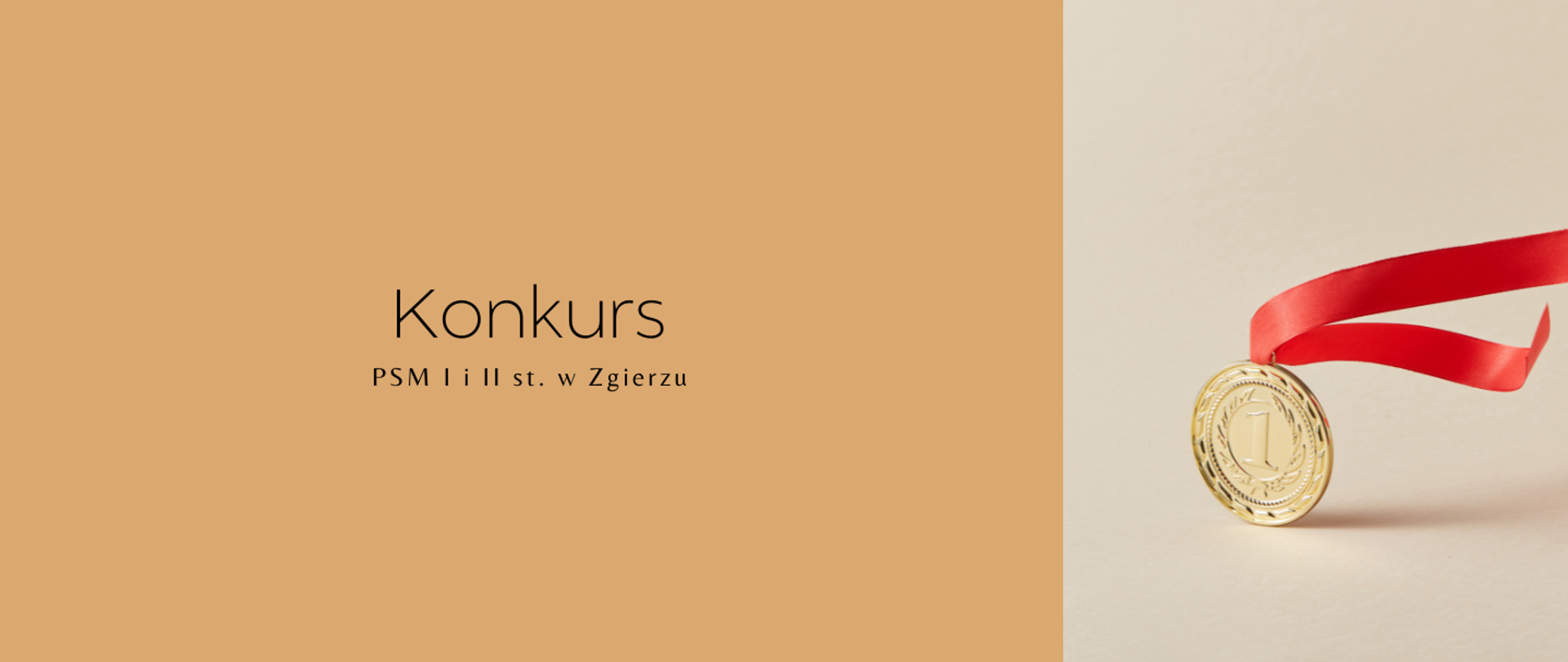 Minimalistyczny plakat konkursu muzycznego. Lewą część wypełnia jednolite, beżowe tło z prostym napisem „Konkurs” oraz mniejszym podpisem „PSM I i II st. w Zgierzu”. Po prawej stronie znajduje się fotografia złotego medalu z wytłoczonym numerem „1”, zawieszonego na czerwonej wstążce. Medal leży na jasnym tle i jest lekko przechylony, co podkreśla jego połysk i trójwymiarowość.