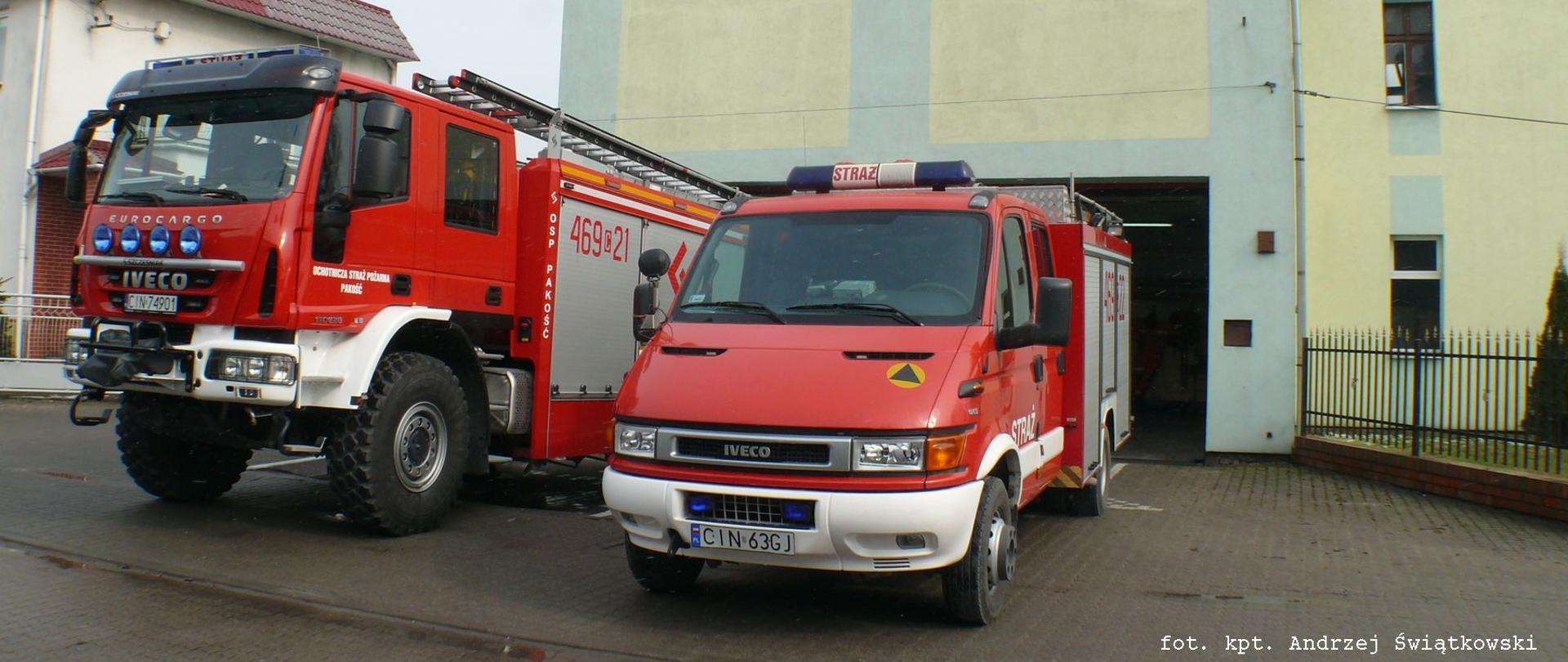 Zdjęcie remizy z samochodami