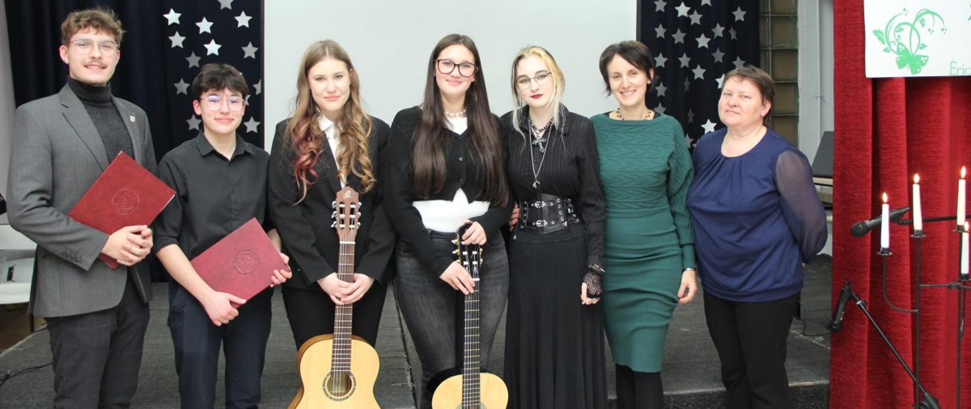 Uczennice ZSCKR wraz z opiekunami i organizatorami