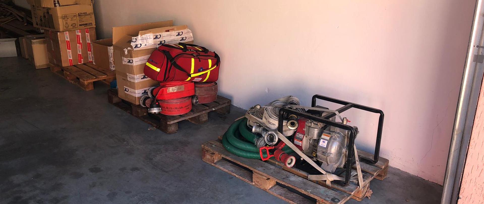 sprzęt strażacki w magazynie KP