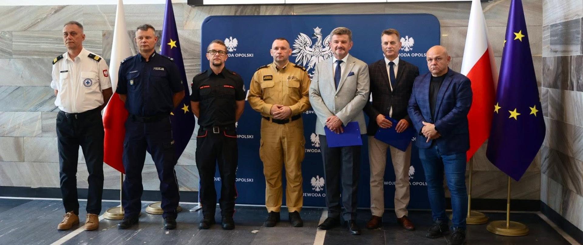 O bezpieczeństwie w czasie wakacji i wysokich temperatur – konferencja prasowa administracji i służb